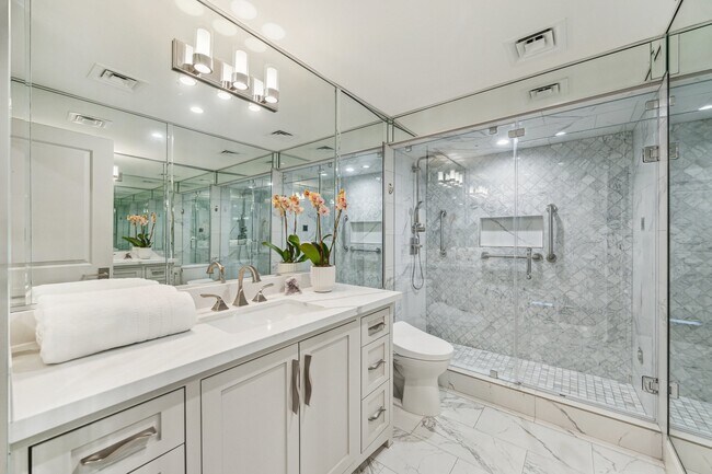 Building Photo - 15 Greenway Plz