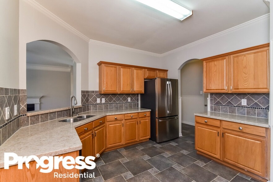 Building Photo - 6522 Silk Tree Pointe