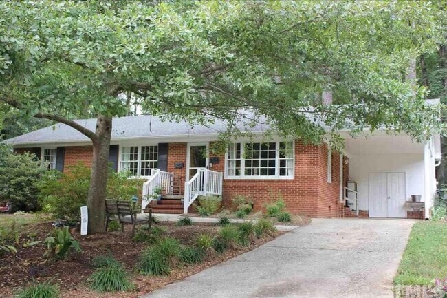 Building Photo - 904 Chatham Lane