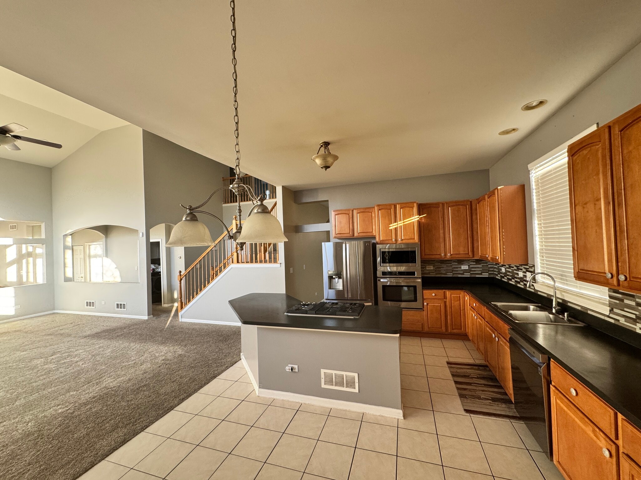 Building Photo - 1339 Palisades Dr