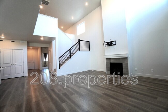 Building Photo - 245 E Caldera St