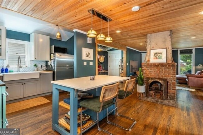 Building Photo - 154 Savannah St SE