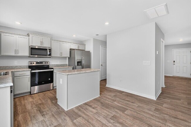 Building Photo - Experience Spacious Comfort: 3-Bedroom Home with 2.5 Baths.