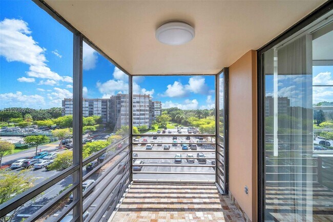 Building Photo - 1000 St Charles Pl