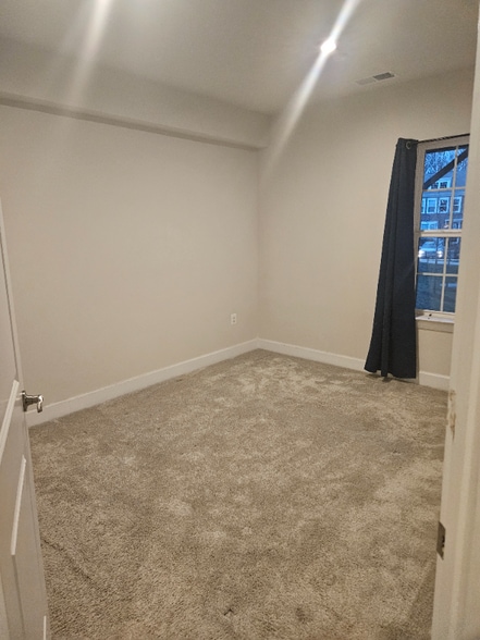 Building Photo - 6201 Quinns Creek Dr