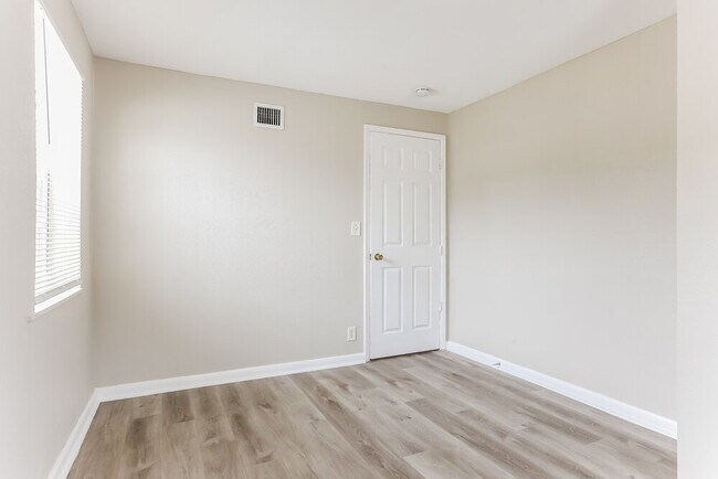 Building Photo - 1564 NW 3rd Way