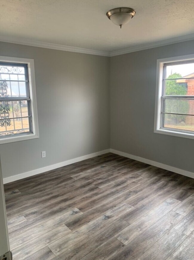 Building Photo - Renovated 3 Bedroom 1 Bath Home for Rent!