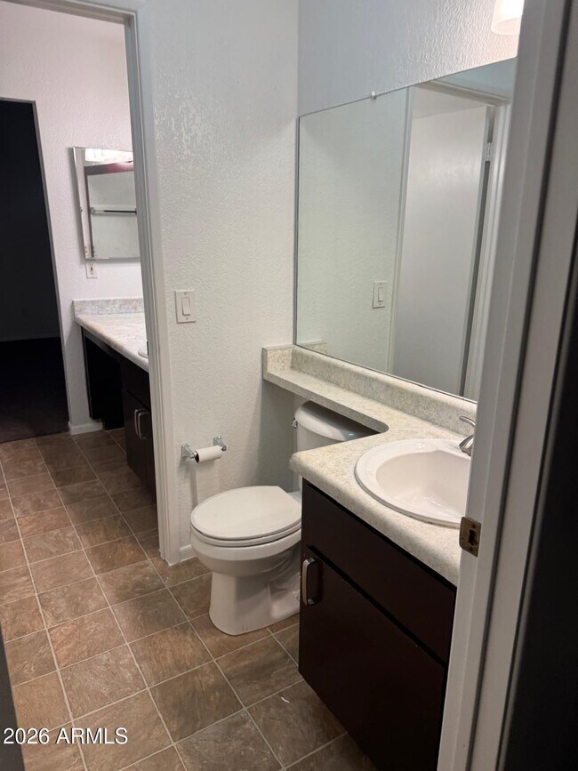 Building Photo - 1545 E Sahuaro Dr
