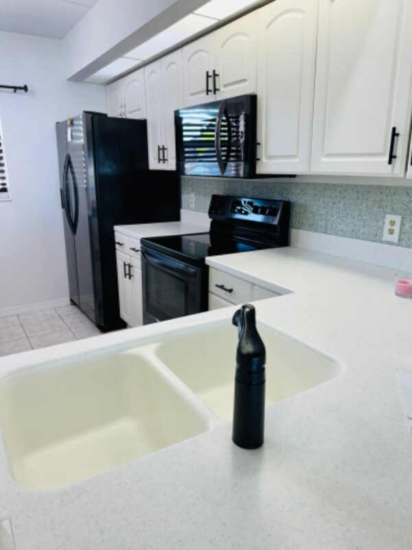 Building Photo - 26333 Nadir Rd