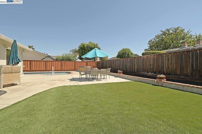 Building Photo - 560 Murdell Ln
