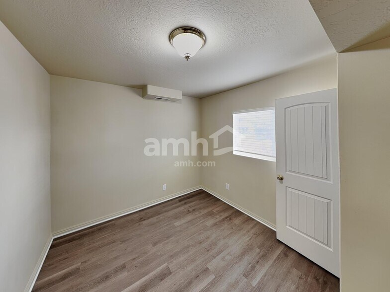 Building Photo - 1126 N 2570 W