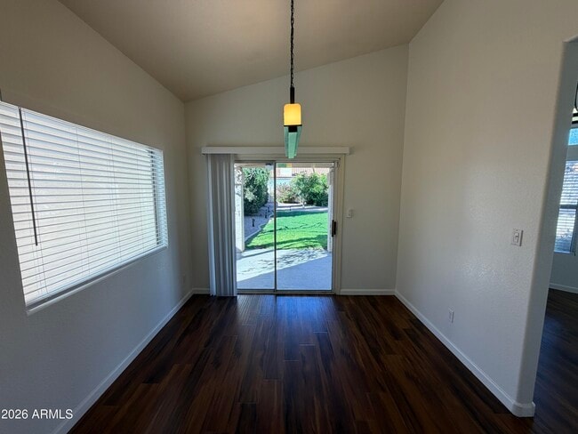 Building Photo - 998 E Mission Dr