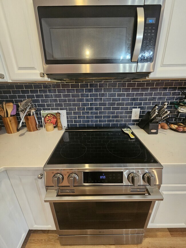 Building Photo - 2737 Celia Ave