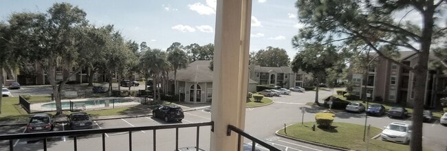 Building Photo - Beautiful 1/1 Wood Floor Condo With a Beau...