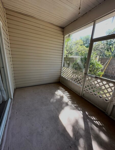 Building Photo - 4700 SW Archer Rd