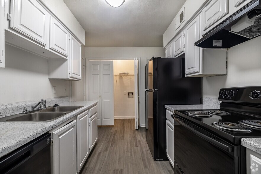 2BR, 1.5BA - 1,080SF - Kitchen - Trailing Vine Apartments