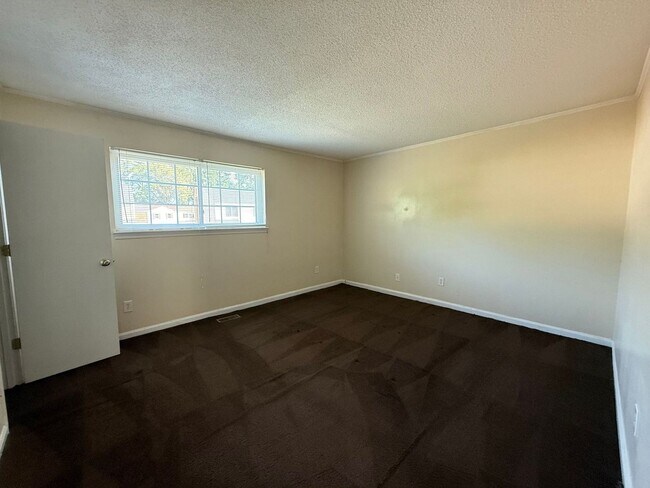 Building Photo - 609 Myrtlewood Cir