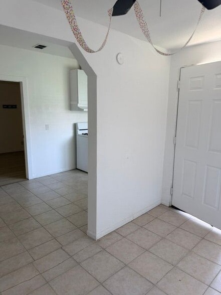 Building Photo - 15722 Larch Ave