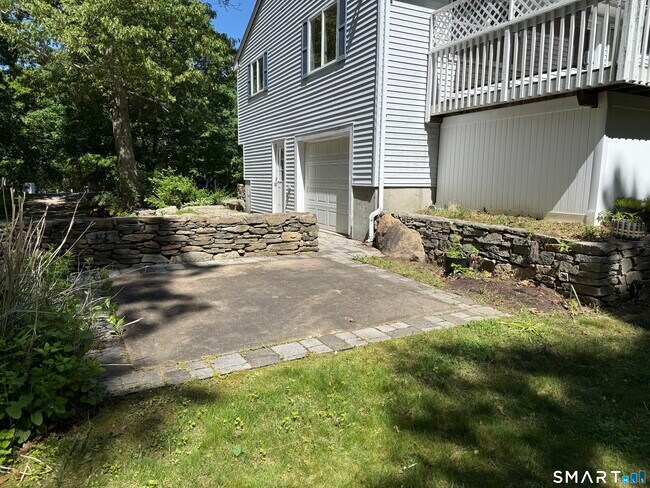 Building Photo - 308 Noank Ledyard Rd