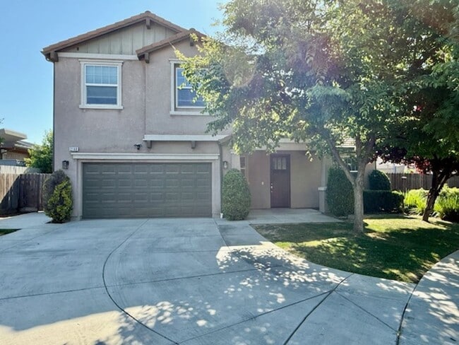 Building Photo - Beautiful Spacious 5 Bedroom Home located ...