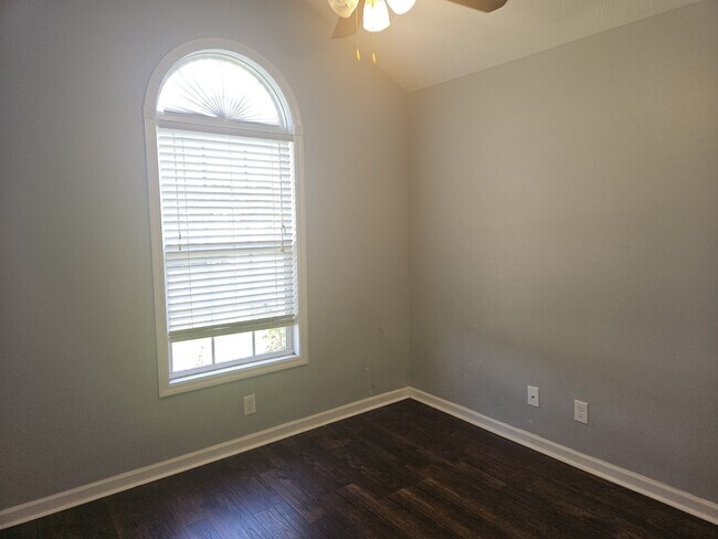 Building Photo - 230 Van Buren Dr