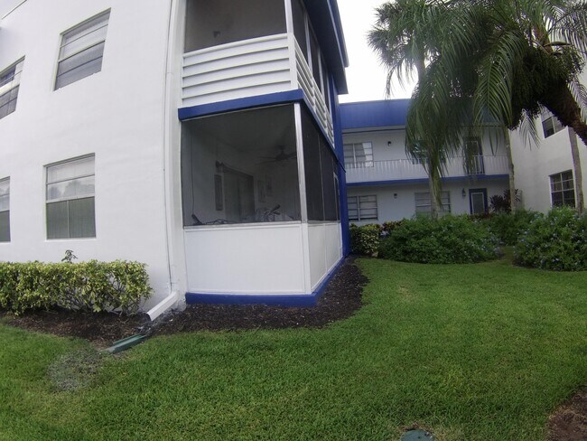 Building Photo - 980 Normandy U