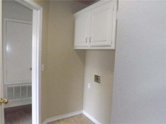 Building Photo - 2837 Astor Dr