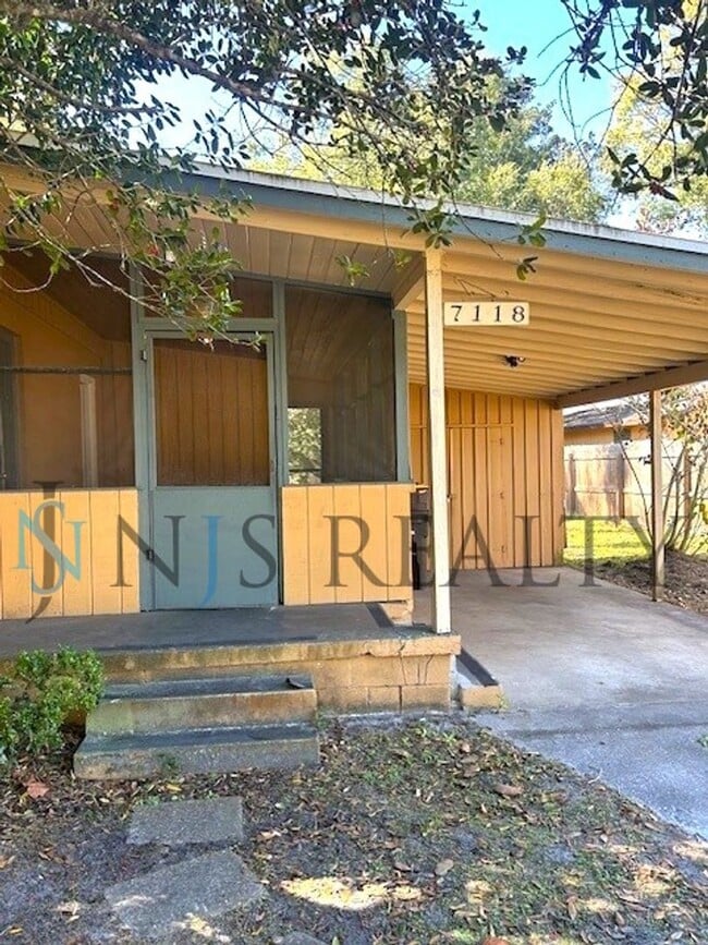 Building Photo - BEAUTIFULLY UPDATED 3/1 889sq ft home. with upgraded kitchen & bath & covered parking!!