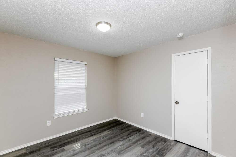 Building Photo - 2321 Oakside Dr