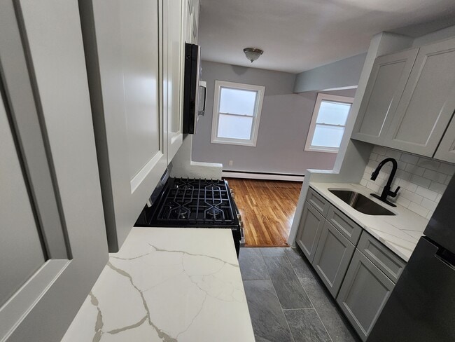 Building Photo - 725 Scotland Rd