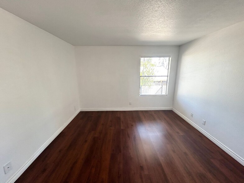 Building Photo - 3135 S Mojave Rd