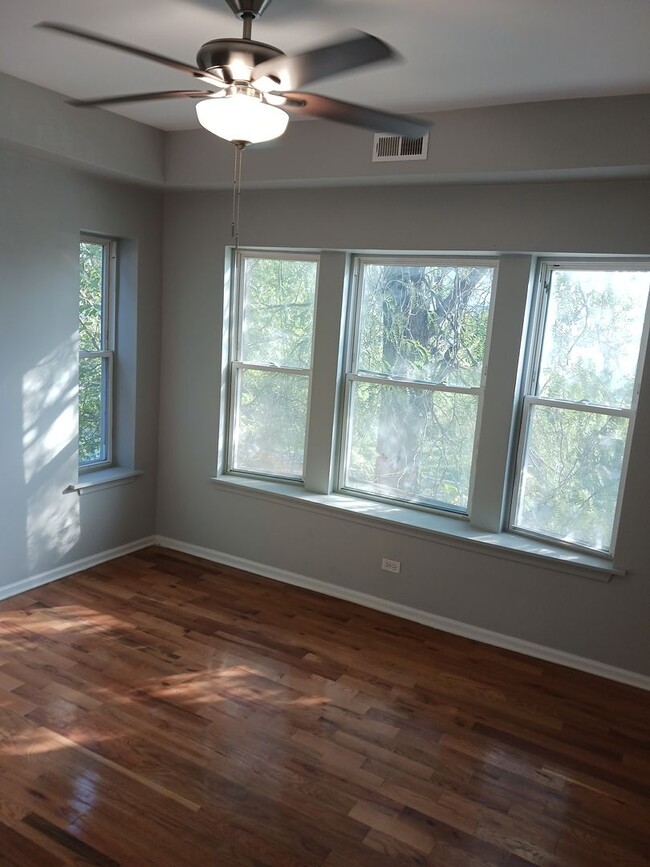Building Photo - 122 N Kilpatrick Ave