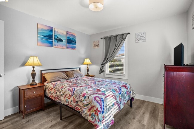 Building Photo - 80 Loma Vista Way