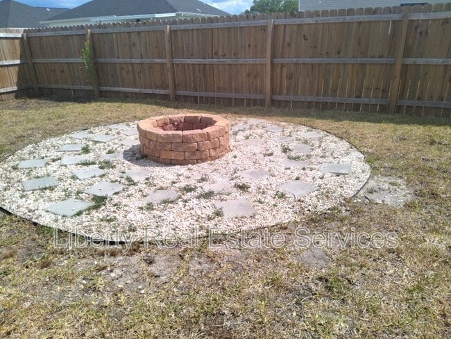 Building Photo - 729 Burke Dr