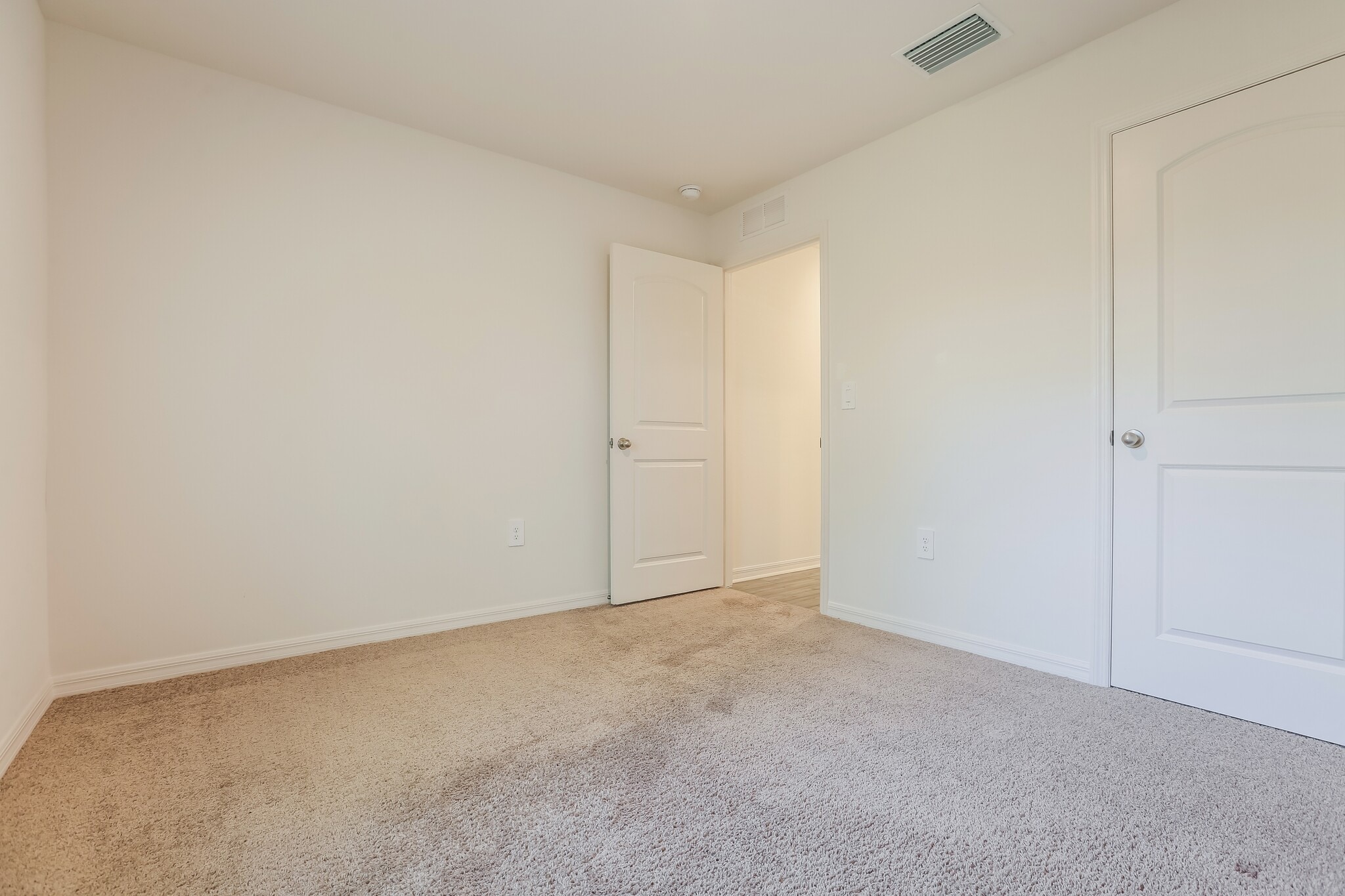 Building Photo - 5725 Centro Ave