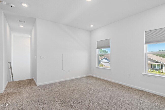 Building Photo - 56 Silverthorn St