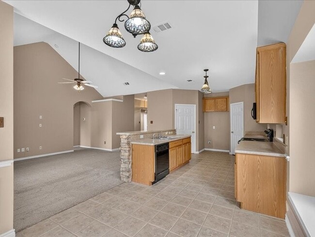 Building Photo - 5912 Meadowglen Dr
