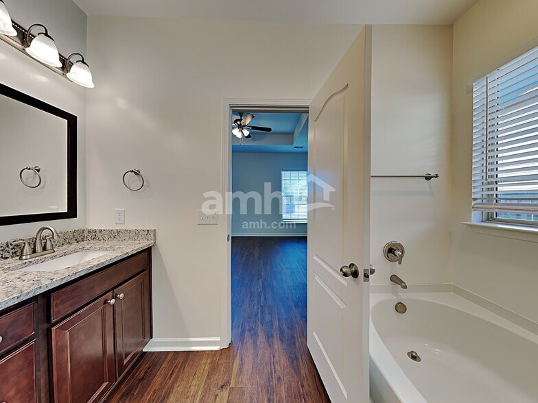 Building Photo - 153 Caledonia Dr