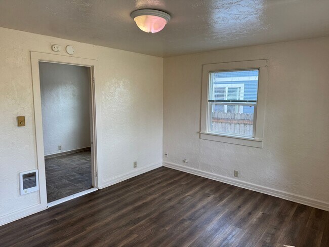 Building Photo - Cute 1 bedroom 1 bathroom house in Eugene!