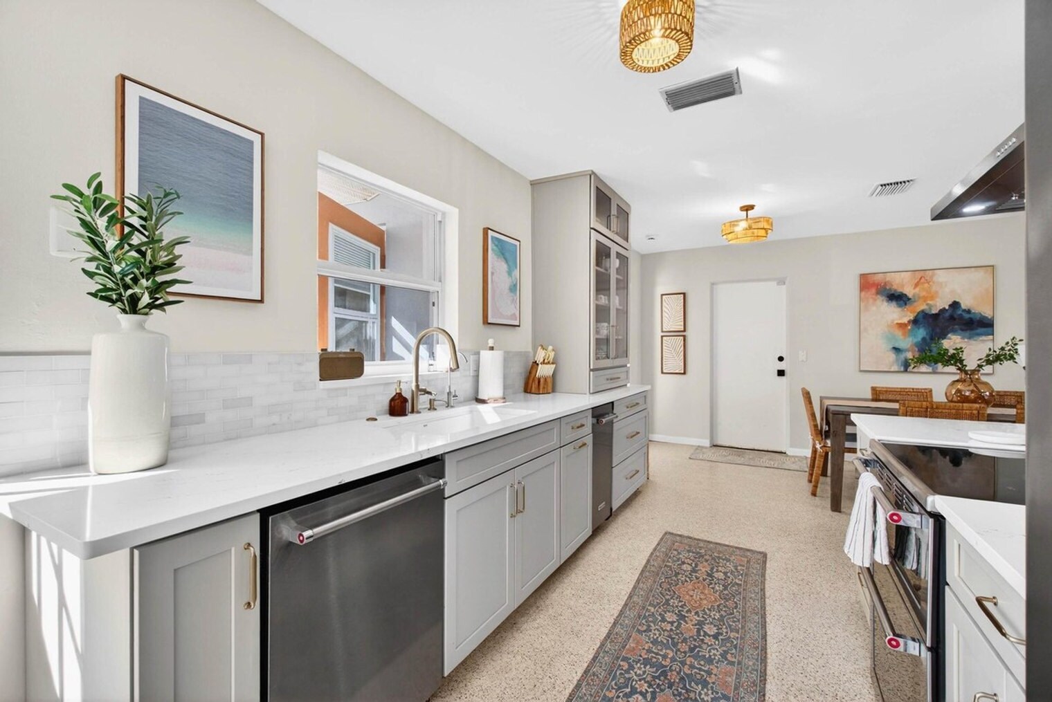 Building Photo - 13833 Dominica Dr