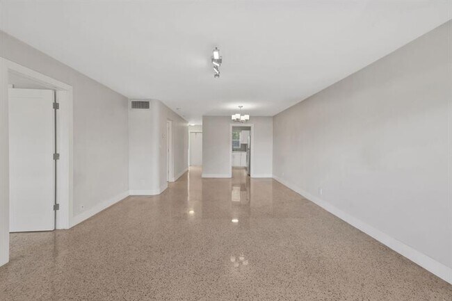 Building Photo - 2190 NE 51st Ct