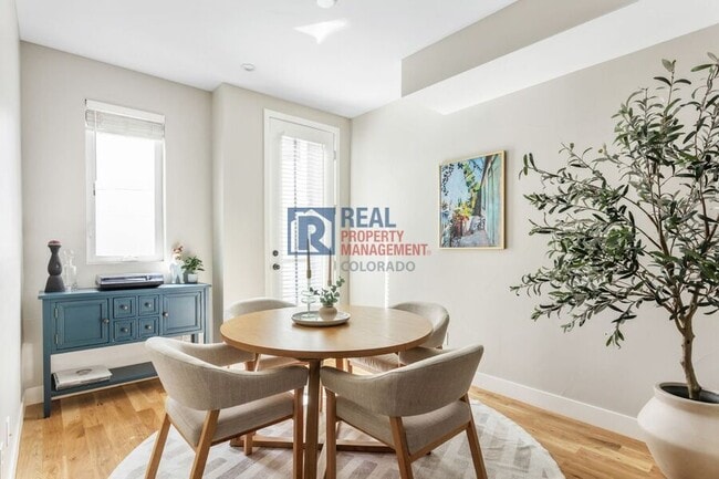 Building Photo - 1262 Yates St