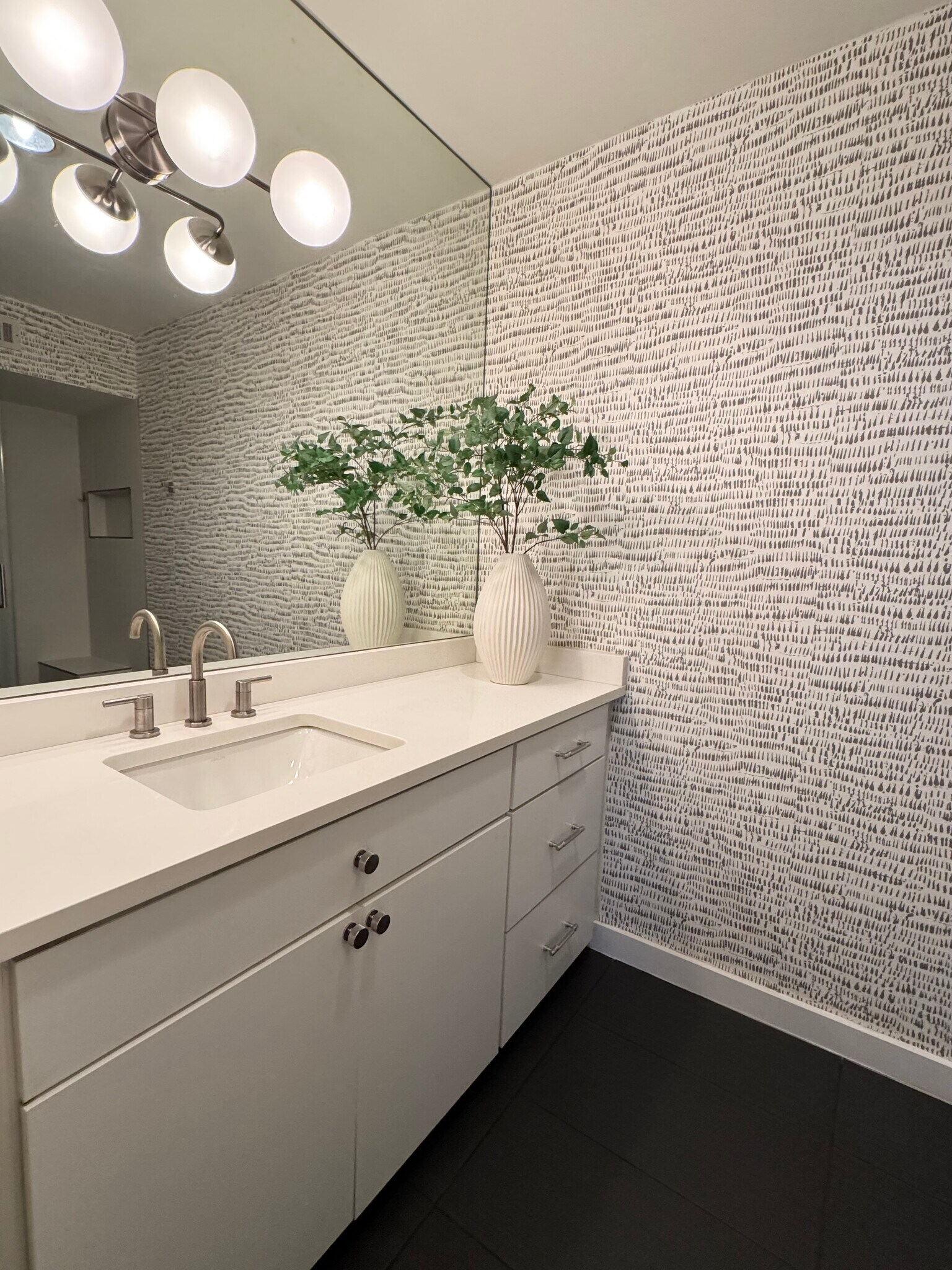 Primary bathroom - 3711 Holland Ave