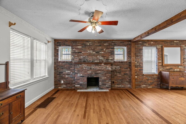 Building Photo - 8026 Wynwood Dr