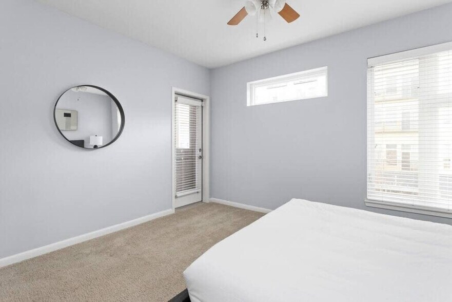 Building Photo - 421 E Market St