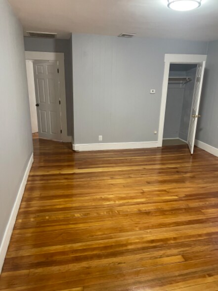 Building Photo - 31 Carleton St