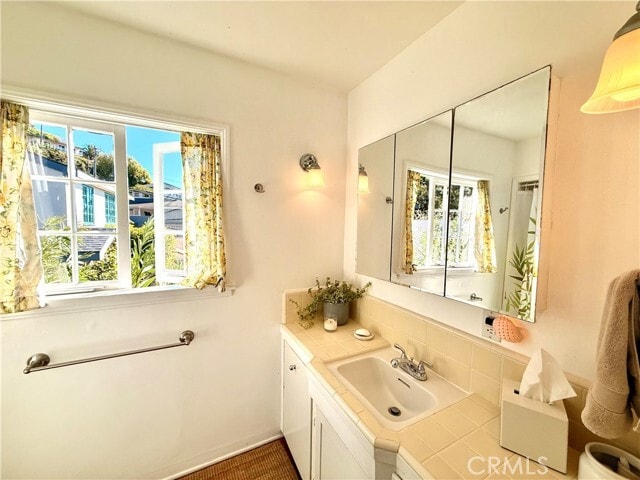 Building Photo - 2344 Glenneyre St