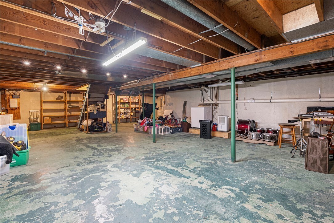 Building Photo - 85 Annaquatucket Rd