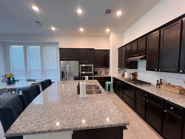 Building Photo - 6145 Teodoro Bend