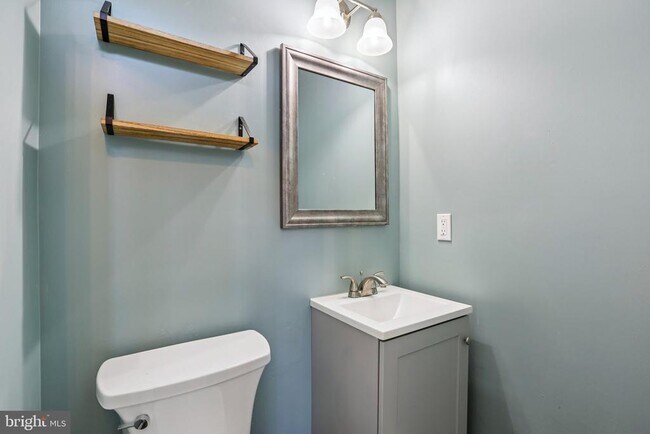 Building Photo - 1305 Riverwood Way